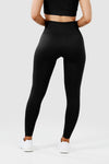 girl wearing invictus seamless leggings black