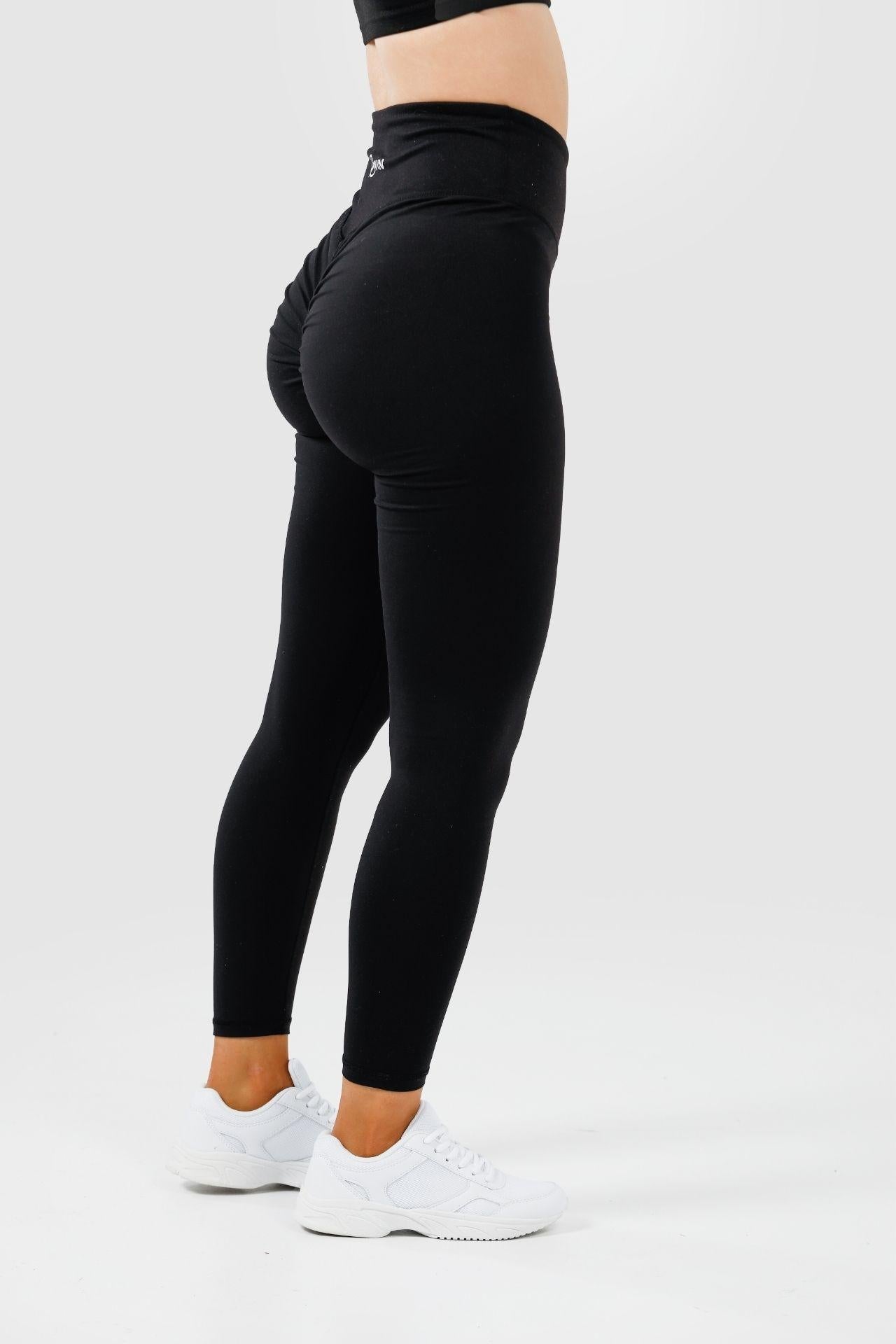 Side view scrunch bum intrigue leggings black