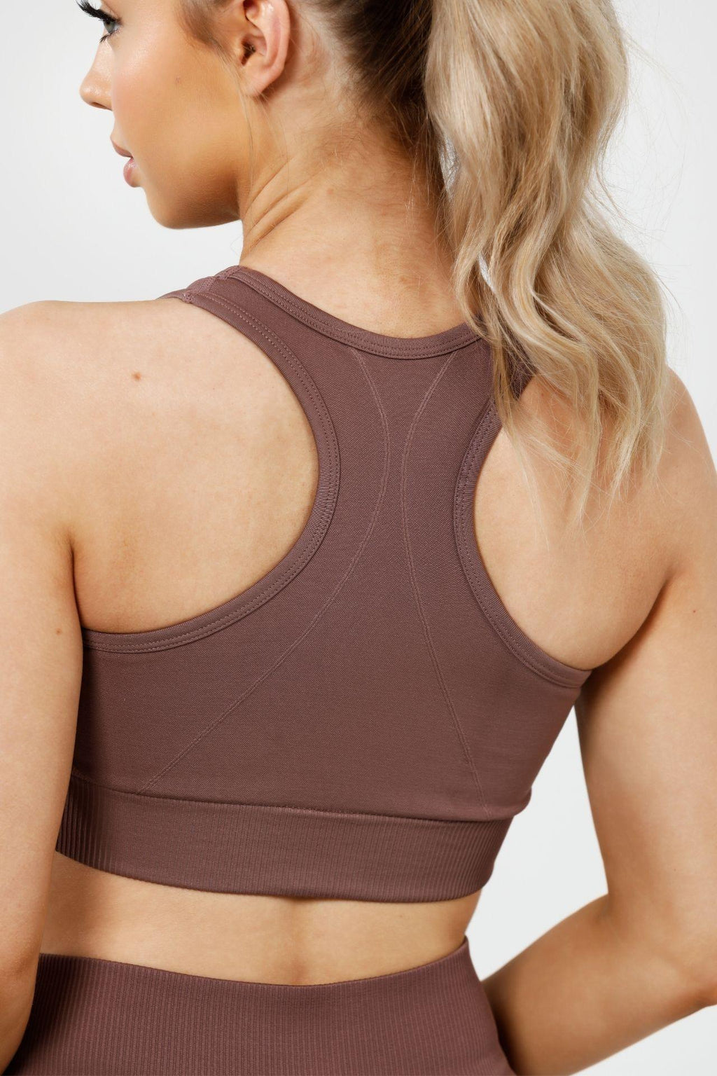 Girl wearing invictus seamless crop mauve purple, back