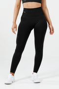 girl wearing invictus seamless leggings black 