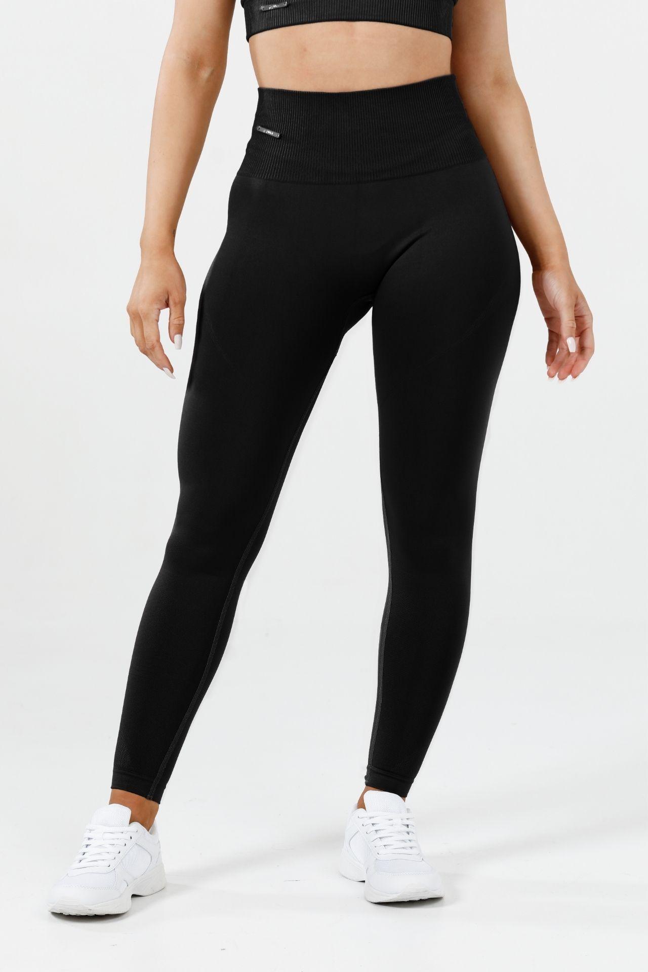 girl wearing invictus seamless leggings black 