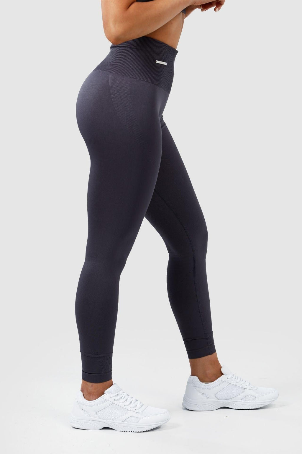 Side view girl wearing invictus seamless leggings in charcoal