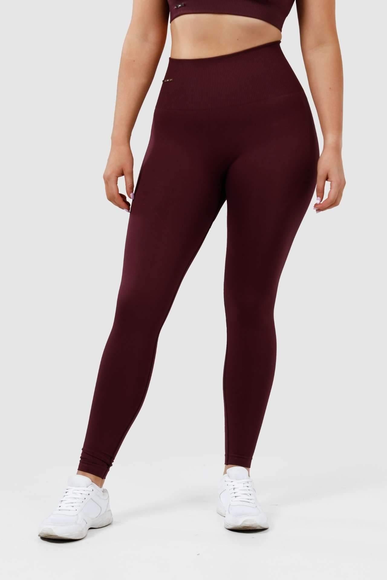 girl wearing invictus seamless leggings in plum purple front