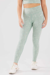 girl wearing legacy scrunch bum leggings in mint