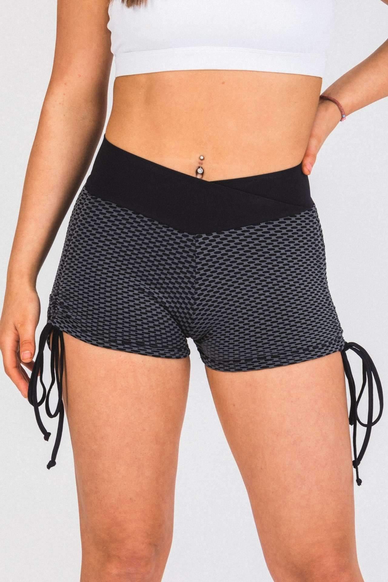LUNA SCRUNCH BUM SHORTS - BLACK - Avvini Athletica