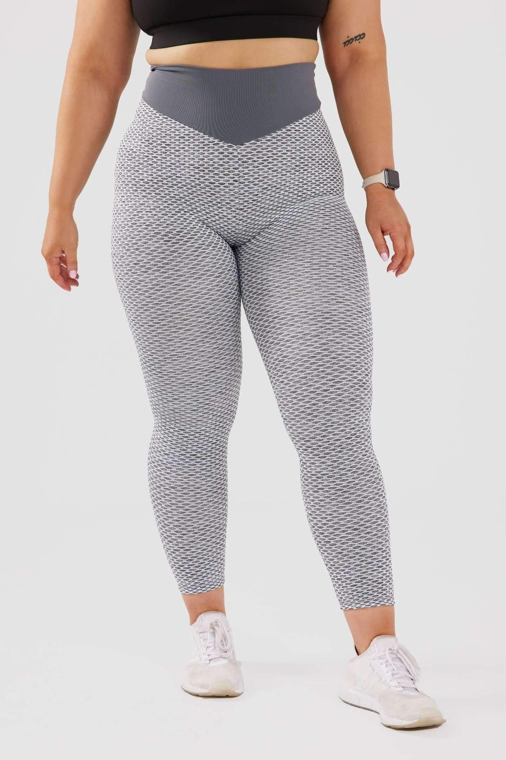 Front view girl wearing large grey luna scrunch bum leggings