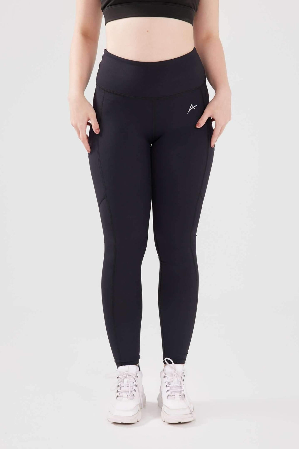 Close up girl wearing luxe pocket leggings in black front 